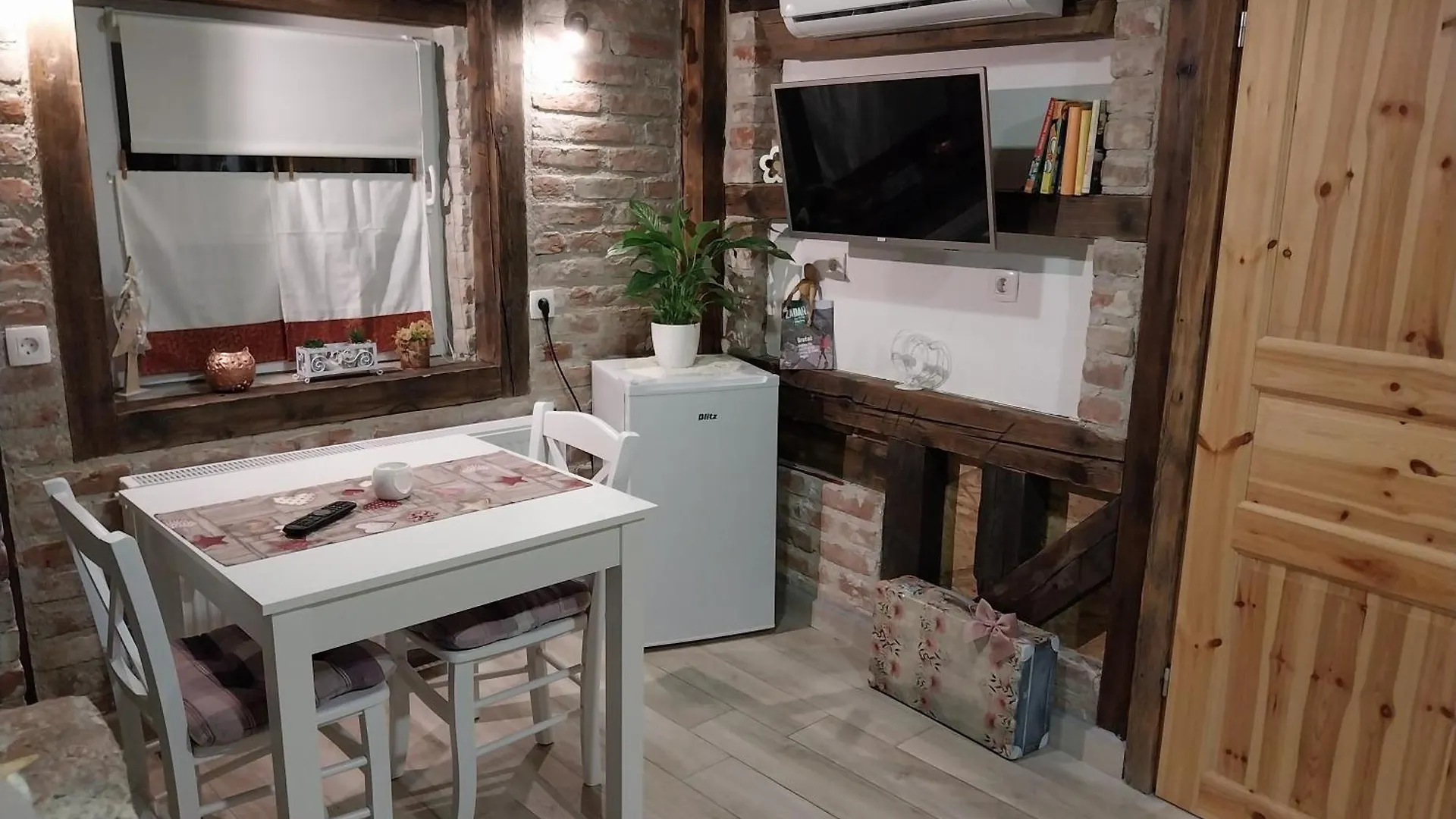 Aparthotel Apartment Ada Bed & Breakfast Gracac