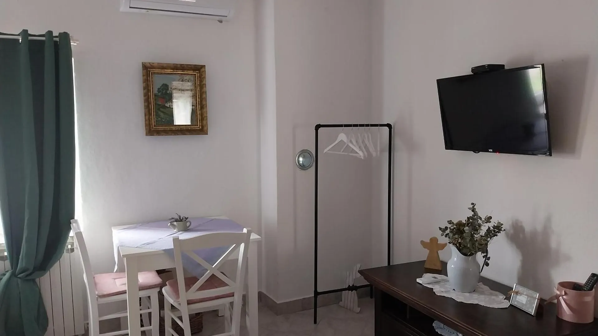 *** Aparthotel Apartment Ada Bed & Breakfast Gracac  Croatia