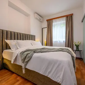 Yellow House With Private Parking Spalato