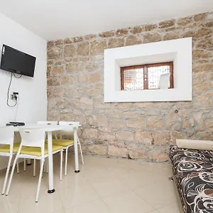 Pama Guest house